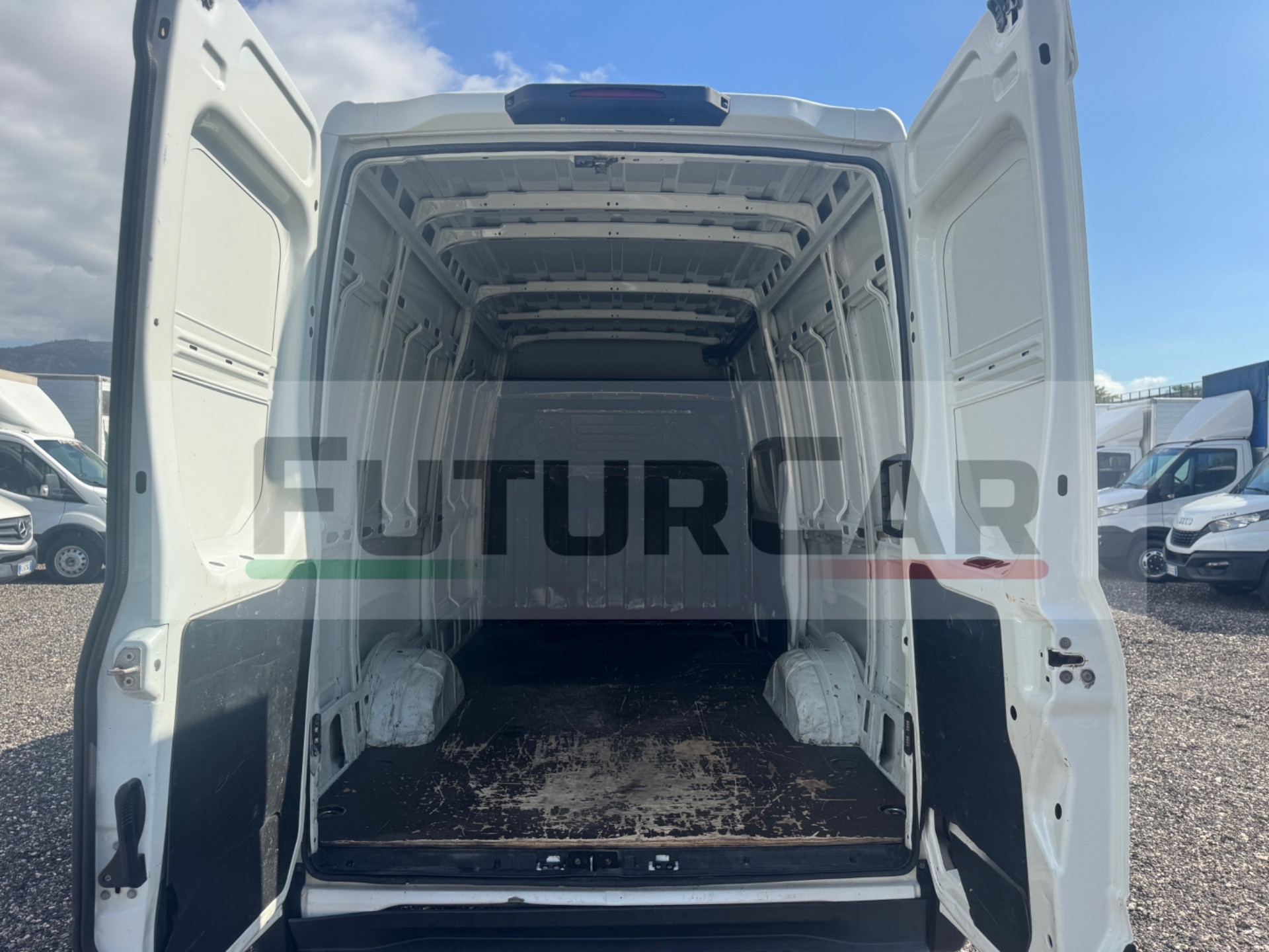 Iveco Daily 35S14 2.3 Diesel Furgone Passo Medio Tetto Medio (2018) Euro 6