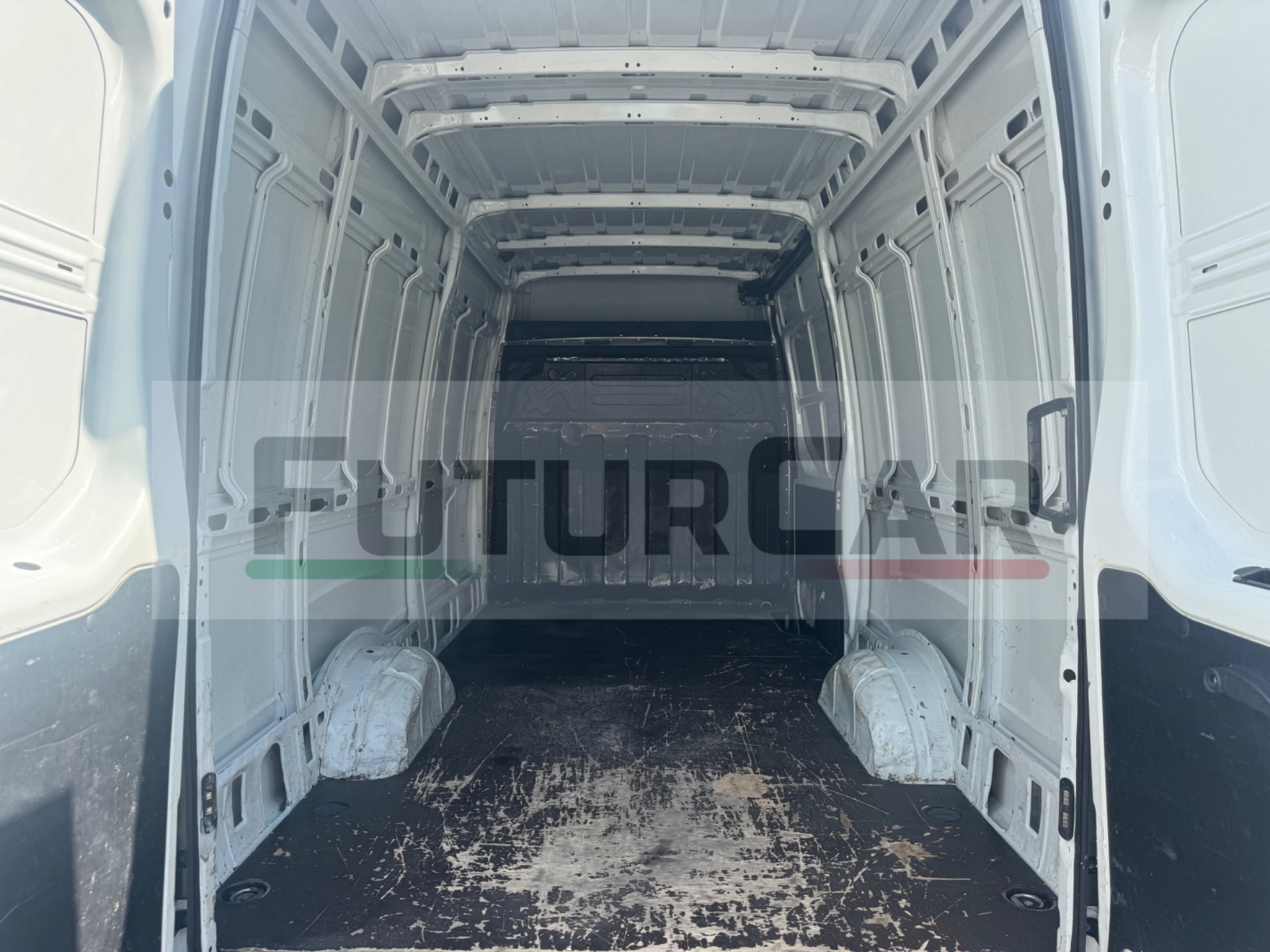 Iveco Daily 35S14 2.3 Diesel Furgone Passo Medio Tetto Medio (2018) Euro 6